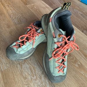 Women’s La Sportiva approac shoe